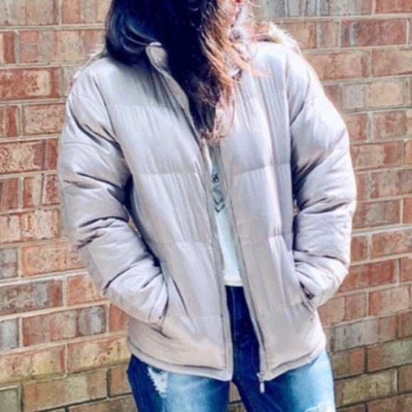 Jackets & Blazers - ✨LAST ONE✨Beautiful Hooded Puffer Zip Up Jacket